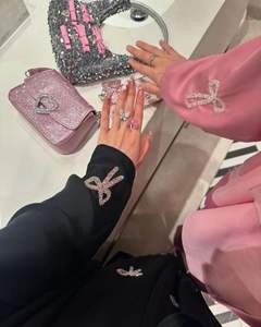 Vente en gros d'abayas personnalisées en soie anti-rides, faites à la main, en satin de Dubaï, à manches longues, élégantes, de haute qualité, pour femmes musulmanes - Product Image 5