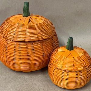 Calabazas Tejidas de Bambú Inspiradas en Halloween, Encantadoras Calabazas con Tallos de Madera Verdes para el Día de Acción de Gracias - Product Image 5