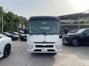Toyota Coaster 2020 Usada en Buen Estado, 30 Asientos, Motor V8 de 4.2L - Product Image 3