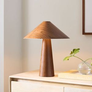 Lampe de table en bois artisanale avec abat-jour en tissu blanc Base flexible E26 pour chambre classique et décor de bureau - Product Image 5