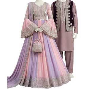 Costume traditionnel pashtun kuchi avec des motifs audacieux, robe longue en mousseline de soie pour femmes avec broderie authentique faite à la main - Product Image 1