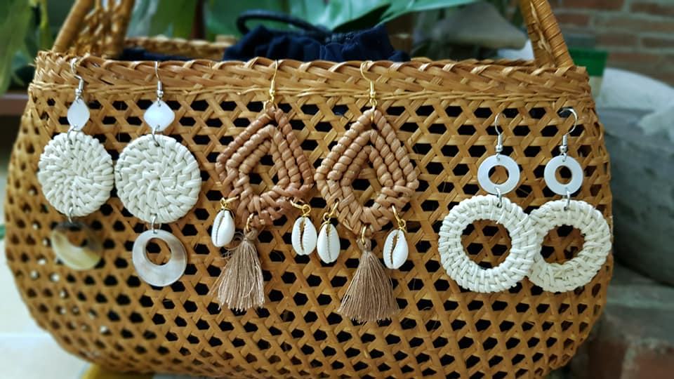 สีน้ำตาล