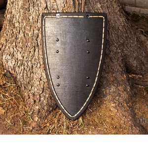 Bouclier chauffant Viking en bois noir par calvin artisanat - Product Image 2