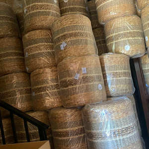 Tabouret artisanal en jacinthe d'eau pour une décoration intérieure durable, Vietnam - Product Image 3