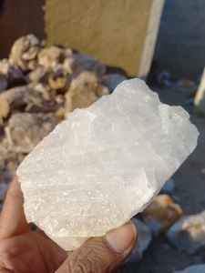 Agregado de cuarzo blanco Cantidad a granel Vidrio de construcción para uso en exteriores Maquinaria hecha Piedra triturada Ingeniería Grava de cuarzo - Product Image 2