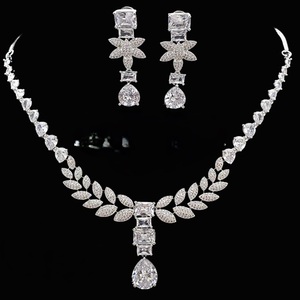 Conjunto de collar y pendientes de plata brillante de lujo con regalo de fiesta de boda de circón real para niñas Ocasión de compromiso - Product Image 2