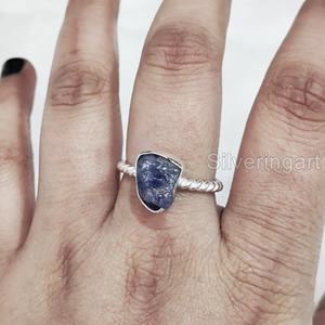 เครื่องประดับหินหยาบสำหรับผู้หญิงแหวนพลอยแทนซาไนต์ธรรมชาติประดับอัญมณีวงบิด925แหวนเงินสเตอร์ลิง - Product Image 2