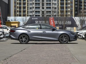 รถซีดานเบนซินเทอร์โบชาร์จเจอร์2025 1.5T / 2.0T เกียร์ธรรมดา AWD ตัวเลือกหนังภายในรถครอบครัวใหม่ - Product Image 4