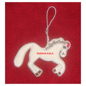 Adorno Navideño Colgante para Árbol de Navidad con Forma de Caballo, Bordado Zari Hecho a Mano de la Mejor Calidad y con Cuentas - Product Image 1
