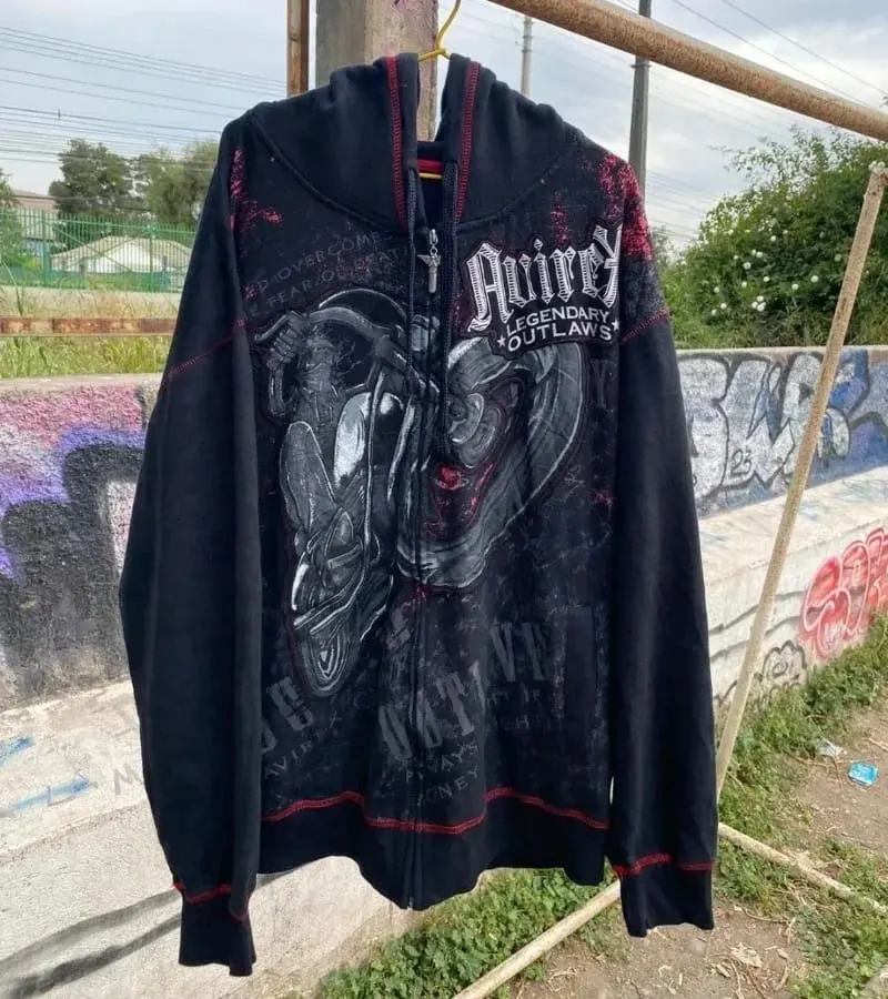 Hoodie şonun akılsız veya anlamsız olduğunu ima eder. Bu, hoodies gören potansiyel alıcılarla iyi yankılanmaz