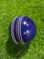 Pelota de Cricket de Cuero Auténtico HI-CB-107 Hoserz International, Colores Personalizables, Logotipo, Práctica, Entrenamiento, Partido, Costuras Duraderas, Agarre Firme