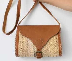 กระเป๋าสะพายข้างทำจากฟางพร้อมหูหิ้วหนัง, กระเป๋าสะพายไหล่, กระเป๋าฟาง, กระเป๋าหวาย, กระเป๋าฤดูร้อน, กระเป๋าหนัง, กระเป๋าดีไซน์พิเศษ - Product Image 1