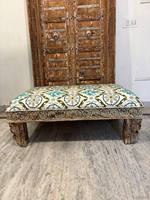 Chaise longue Deewan en bois fabriqué à la main avec rembourrage en textile Suzani Design indien traditionnel canapé de meubles de décoration intérieure