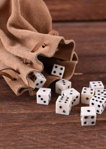 Dados de Juego Modernos de 4 Caras, Hechos a Mano con Hueso de Búfalo Ecológico de Alta Calidad, Diseño Personalizable, Tamaño TIMELESS CRAFT - Product Image 3