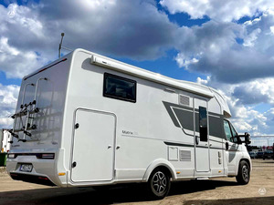 Autocaravana Blanca 4x4 Todoterreno, con Aire Acondicionado, Construcción de Acero, Un Dormitorio, Horno, Diseño de Lujo, para 4-6 Personas, Euro 5 - Product Image 1