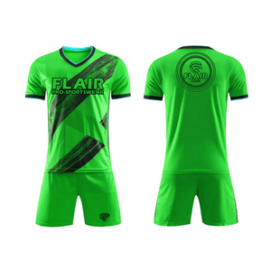 La mejor calidad, diseño personalizado, transpirable, comodidad, conjuntos de uniformes de camiseta de fútbol, servicio OEM para jóvenes, jugadores masculinos, corte automatizado - Product Image 1