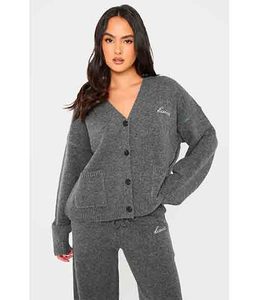 ชุดวอร์มผู้หญิง 2 ชิ้น แบบถักลายปัก ติดกระดุม มีกระเป๋า แขนยาว สำหรับฤดูหนาว - Product Image 1