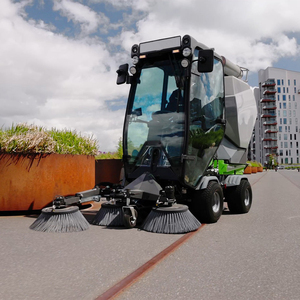 Máquina barredora de piso de paseo en carretera de limpieza de calles de hormigón automático con motor - Product Image 4