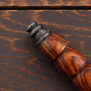 Hacha de Acero de Damasco Hecha a Mano Personalizada, Hacha Tomahawk Forjada de Alta Calidad con Mango de Madera de Palisandro Grabado a Mano - Product Image 5