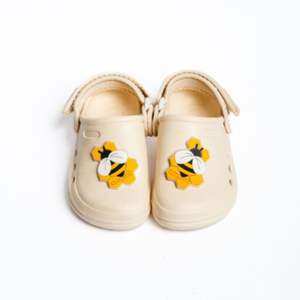 Claquettes unisexes en EVA Paylon de qualité supérieure, exclusives pour l'été, fabriquées à la main en Indonésie avec un matériau de coussin doux de haute qualité et une tige en nylon. - Product Image 3