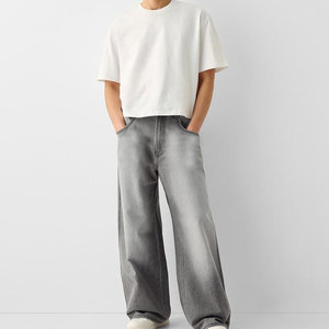 กางเกงยีนส์ทรงหลวม ดีไซน์ขากว้างและผิวสัมผัสเรียบเนียน ดูทันสมัยด้วยผ้าที่ให้ความรู้สึกนุ่มสบาย - Product Image 1