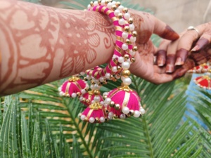Bangle India tradisional benang sutra Bangle dengan rumbai aksesoris etnik Haldi Mehndi mendukung pernikahan hadiah kembali pesta India
