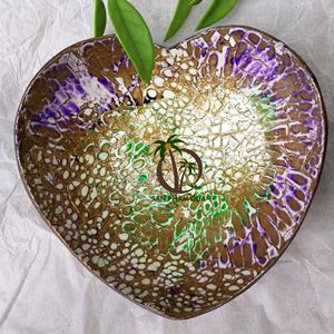 ชุดภาชนะใส่อาหารทำมือจากไม้มะพร้าว เป็นมิตรกับสิ่งแวดล้อม ชามรูปหัวใจพร้อมลวดลายหลากหลายและเคลือบเงา ผลิตในเวียดนาม - Product Image 3