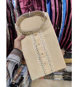 Kurta en soie douce de qualité supérieure pour hommes conçu avec un ajustement confortable pour le fournisseur indien de style ethnique de vêtements de festival - Product Image 1