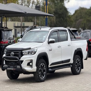 Pickup 4X4 Toyotass Hilux Crew Cab d'occasion en excellent état et livraison rapide, conduite à gauche - Product Image 2