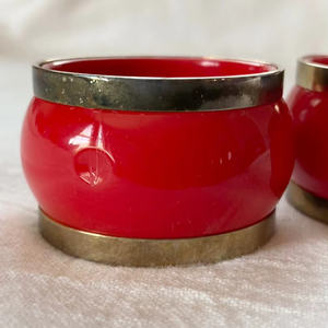 Servilleteros rojos, anillado de plástico y metal, vintage, Juego de 2 - Product Image 1