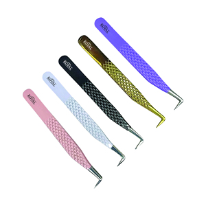 Venta al por mayor de etiquetas personalizadas, pinzas para pestañas inclinadas, aplicadores de pestañas de acero inoxidable en diferentes colores - Product Image 3