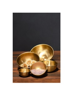 Bol de service en laiton pour une décoration élégante de table à manger, offrant un style intemporel pour les foyers de luxe - Product Image 2