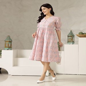 ชุดเดรสสำหรับผู้หญิงลายลูกไม้มีกระดุมยาวปานกลางแบบสั่งทำสำหรับฤดูร้อน - Product Image 1