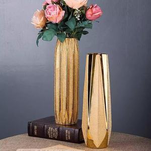 Florero de metal fundido de color dorado, lujosa decoración para el hogar para impresionantes arreglos florales - Product Image 5