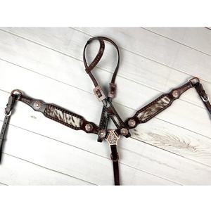 Cabecera y coraza de caballo de calidad increíble con cuero de pelo y hermosas hebillas - Product Image 1