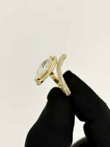 แหวนเพชรแล็บโกรว์ทองคำขาว 14K 18K ทรงมาร์คีส์ ขอบทองแหลม ดีไซน์ไขว้แบบแยกส่วน หลายแถว ประดับเพชรแบบปาเว่ เครื่องประดับชั้นดี - Product Image 3