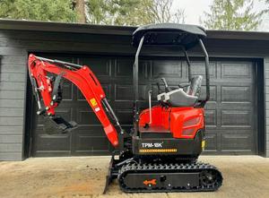ENVÍO GRATUITO Miniexcavadora TPM 18K de 15 HP con cucharón de excavación de 16 pulgadas, controles piloto, brazo oscilante, aprobación EPA y CE, pulgar hidráulico auxiliar - Product Image 5