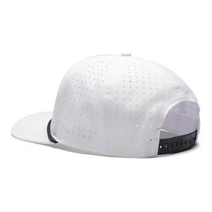 Sombrero de golf de 5 paneles de ajuste cómodo con cuerda y agujeros cortados con láser Gorras Snapback Ala curva Cierre ajustable Parches con logotipo de goma - Product Image 2