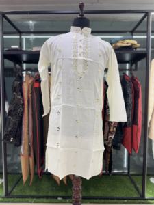 Kurta ผ้าฝ้ายน้ำหนักเบาแขนที่เงียบกว่าและทำงานเป็นกระจกจริงความยาวสั้นสำหรับงานปาร์ตี้ที่เป็นทางการและทุกโอกาส - Product Image 3