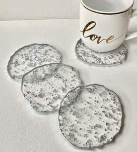 Hermoso juego de posavasos de resina hechos a mano para decoración del hogar, elaborados con material duradero, ideales para regalar. - Product Image 5
