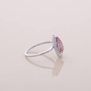 Bague de mariage solitaire vintage avec halo de perles et diamant rose de laboratoire taille poire certifié IGI en or blanc/rose/jaune 14 carats - Product Image 5