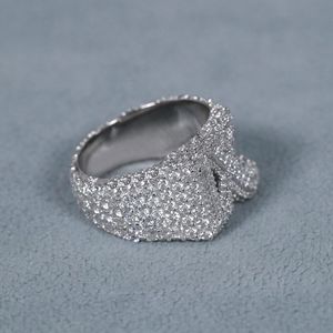 Ilumina tu dedo con un anillo de hip hop con diamante cultivado en laboratorio de 14 quilates con claridad VVS, diseñado para unisex. - Product Image 3