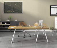 Bureau OMNI avec gestion des câbles, système de bureau collaboratif modulaire
