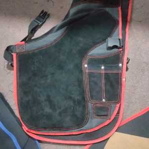 Vente en gros Tablier en toile de cuir pour sabot de cheval Poches latérales pour couteaux de forge Patches pour cuisses Libre circulation - Product Image 5