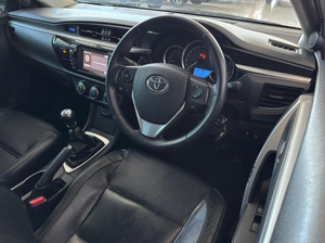 Voiture d'occasion de qualité et abordable, Toyota Corolla 1.4 D Prestige 2016, conduite à droite - Product Image 2