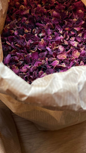 Rosas secas puras de Vietnam bellamente conservadas para el té y la estética casera - Product Image 3