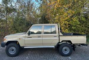 Toyota Land Cruiser GRJ 79 2023, très propre, pick-up double cabine, hard top, conduite à gauche, boîte manuelle, sièges en cuir - Product Image 6