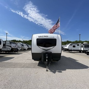 Caravane d'occasion 2023 F-o-r-e-s-t R-i-v-e-r Flagstaff Micro Lite 21FBRS à vendre - Product Image 1