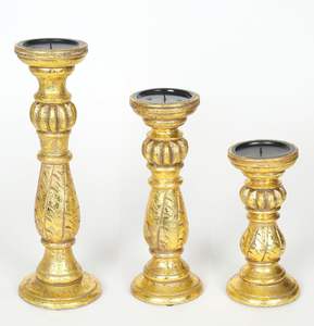 Ensemble de bougeoirs en bois fabriqués à la main avec des finitions dorées Supports de pilier décoratifs pour une décoration intérieure élégante et des accents intérieurs élégants - Product Image 1