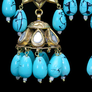 Vente en gros Meilleure fabrication Boucles d'oreilles élégantes en pierre naturelle pour femmes, design original, couleur bleue, plaqué or pour la fête d'anniversaire - Product Image 5